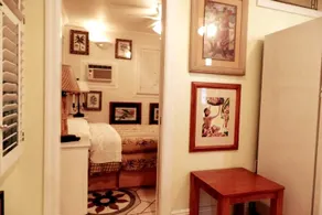 Cozy, charming secluded 1 bedroom close to beach - Image 5