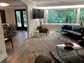Remarkable Lake House sleeps 6 adults + 1 under 18 - Image 2