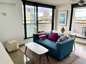 Large Funky City Apartment - Image 2