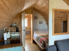 Spacious luxury ensuite glamping pod with view - Image 3