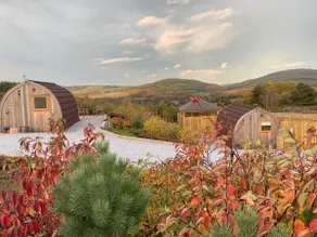 Spacious luxury ensuite glamping pod with view - Image 2