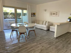 LIKE at HOME n 12 Poolside Garden Apartment - Image 5