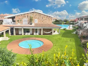 LIKE at HOME n 12 Poolside Garden Apartment - Image 2