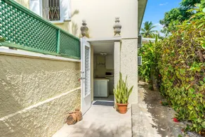 Beach Side Spacious Garden Apt. - Image 3