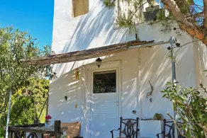 This is the garden house. - Image 4