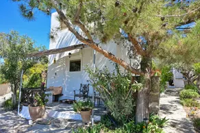 This is the garden house. - Image 2