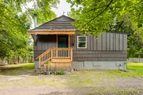 Cabin on 100+ Acre Farm — Fast WiFi, Pet-Friendly - Image 5