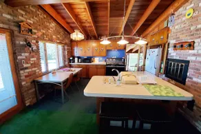 Lakefront Cedar Cottage - Large Yard, Max 8 People - Image 4