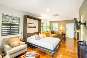 Coconut Grove Boutique Cottage w/Tropical Garden - Image 4