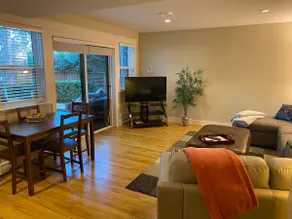 Private suite near U Vic and Cadboro Bay Beach. - Image 3