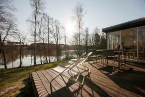 Lakeside house – 3,000 m² – with rowboat and air conditioning - Image 3