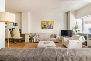 Spacious Downtown Loft - Image 4