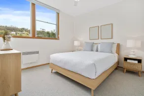 Modern Ocean View Cottage | Walk to Beach & Pub - Image 4