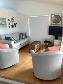 Nyrenoveret moderne hjem - to minutters gang til stranden! - Image 4