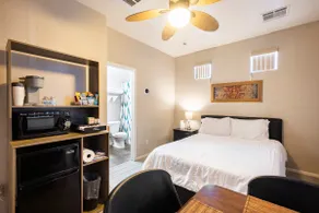 Cozy casita w/ pool and private entrance. - Image 3