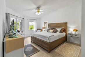5 minutes to private Siesta Key Beach + 2 heated pools and pickleball courts - Image 5