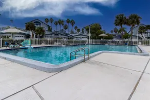 5 minutes to private Siesta Key Beach + 2 heated pools and pickleball courts - Image 3