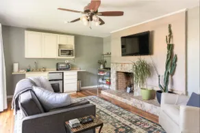 Cozy Convenience: King Beds, 3 miles to Biltmore - Image 2
