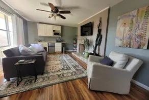 Cozy Convenience: King Beds, 3 miles to Biltmore - Image 3