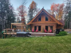 Muskoka Hideaway-hot tub/private trails/wood stove - Image 2