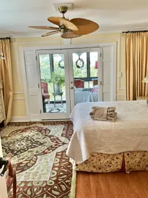 Waterfront Private En-Suite, Keyless, mins-beach - Image 3