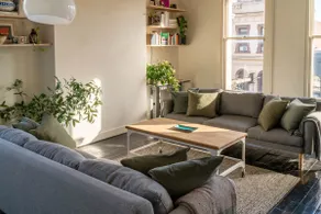 Spacious Modern Apartment in the Heart of Fitzroy - Image 2