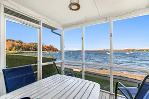 Beach Front Cottage in Bristol - Image 4