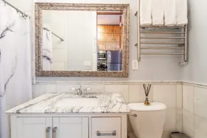 Luxury Brooklyn Guest Suite - Image 3