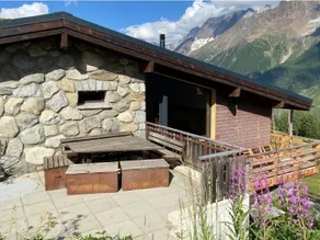 Up to 10 people (2 bathrooms) Snow guaranteed Dec - April - Image 2