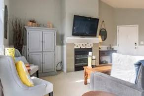 Beautiful top floor condo - Image 3
