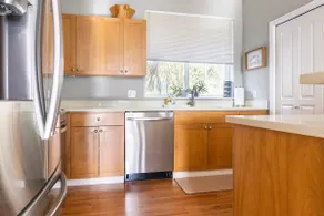 Beautiful top floor condo - Image 5