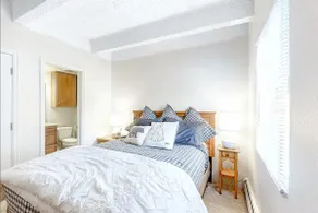 Perfect location 3-bdrm with pool & hot tub - Image 3