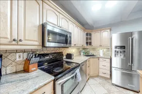 Perfect location 3-bdrm with pool & hot tub - Image 2