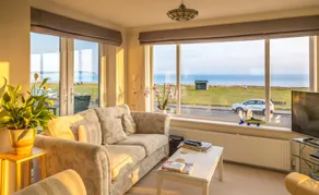 Uninterrupted panoramic sea views of the Needles - Image 2