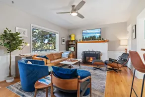 EP Cottage - Hot Tub! Fireplace! Walk to Town! EV! - Image 3