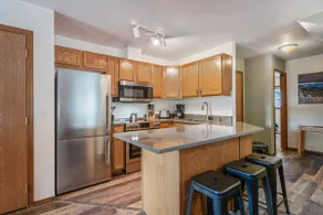 Ski in/out, 4bed/4bath with hot tub and lake views - Image 3