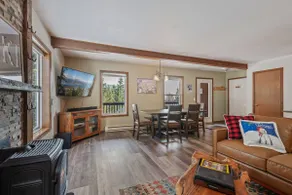 Ski in/out, 4bed/4bath with hot tub and lake views - Image 4