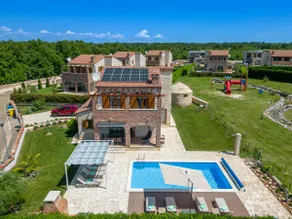Paradis Villa Stone Queen with Heated Pool - Image 2