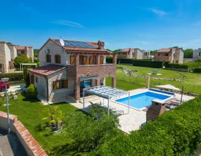 Paradis Villa Stone Queen with Heated Pool - Image 4