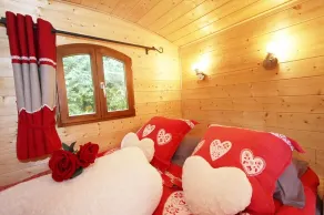 Trailer with private 24-hour Jacuzzi - Image 2