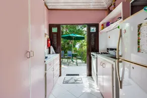 Beach Side Cottage Apartment - Image 5