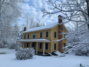 Blacksmith House - Charming Historic Getaway - Image 5