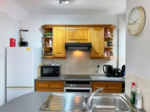 Somers 4 bed House off road parking pet friendly - Image 4