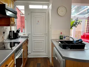 Somers 4 bed House off road parking pet friendly - Image 5