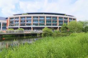 Riverside Apartment Chelmsford 5 min walk from the city centre - Image 2