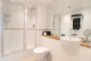 Riverside Apartment Chelmsford 5 min walk from the city centre - Image 5