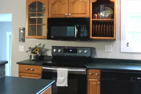 ⭐️Stylish⭐️Roomy⭐️Close To Amenities⭐️Fully Private ⭐️ - Image 4