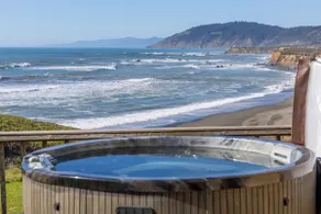 Stunning oceanfront views, beach, hot tub - Image 4