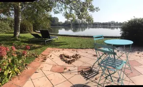 Accommodation de Charme with Spa on the banks of the Lake - Image 5
