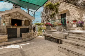 Mini stone house - Image 2